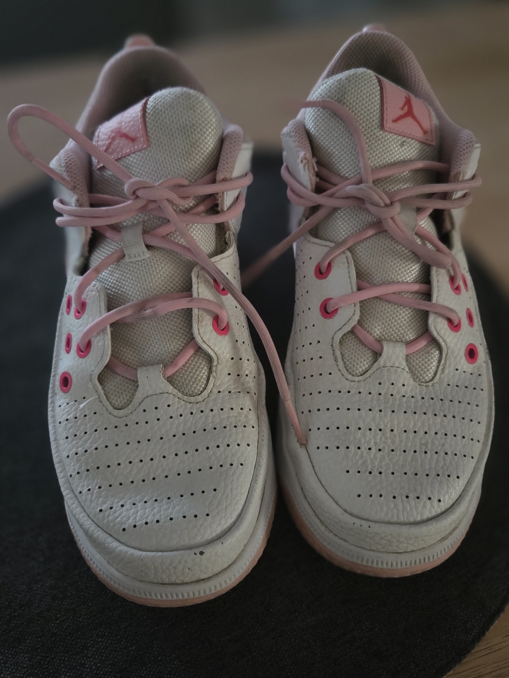 Jordan Kids Low-Top Sneakers in White with Pink Details